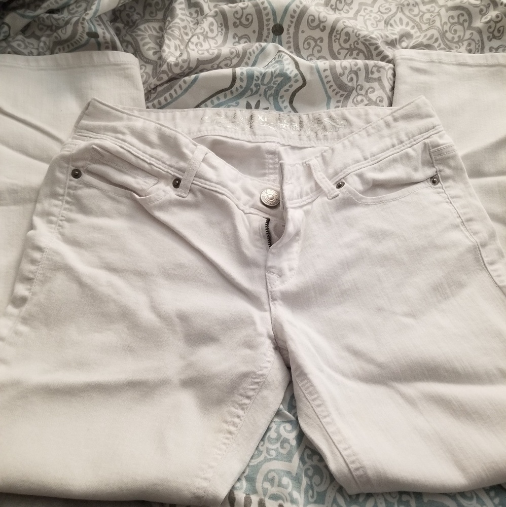 White crop jeans